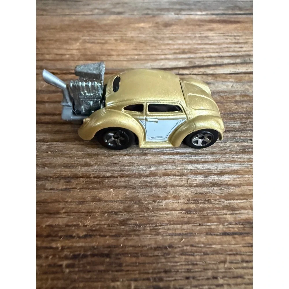 Y2K Hot Wheels Volkswagen Beetle Custom Drag Engine Gold 1 64 Scale Bug